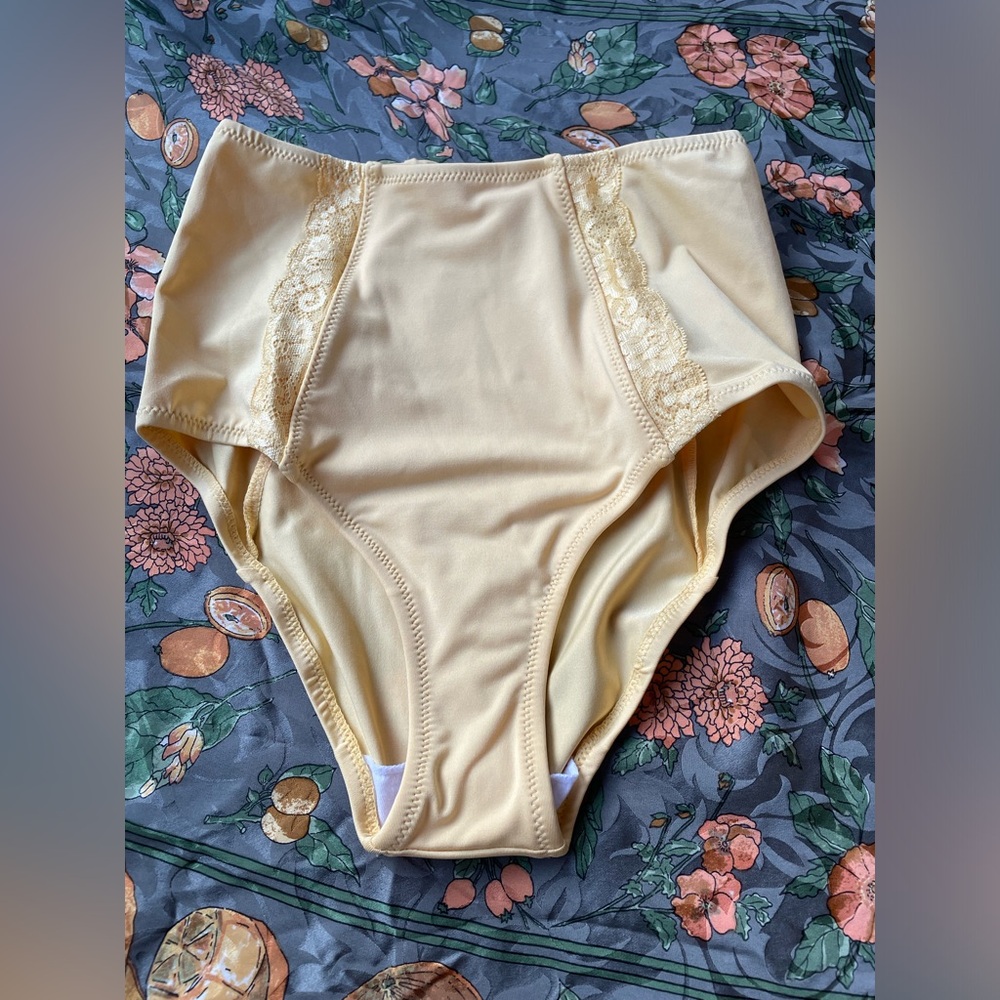 Spell Boudoir Lace NWT X-Small High Waist Bloomer in Honey
